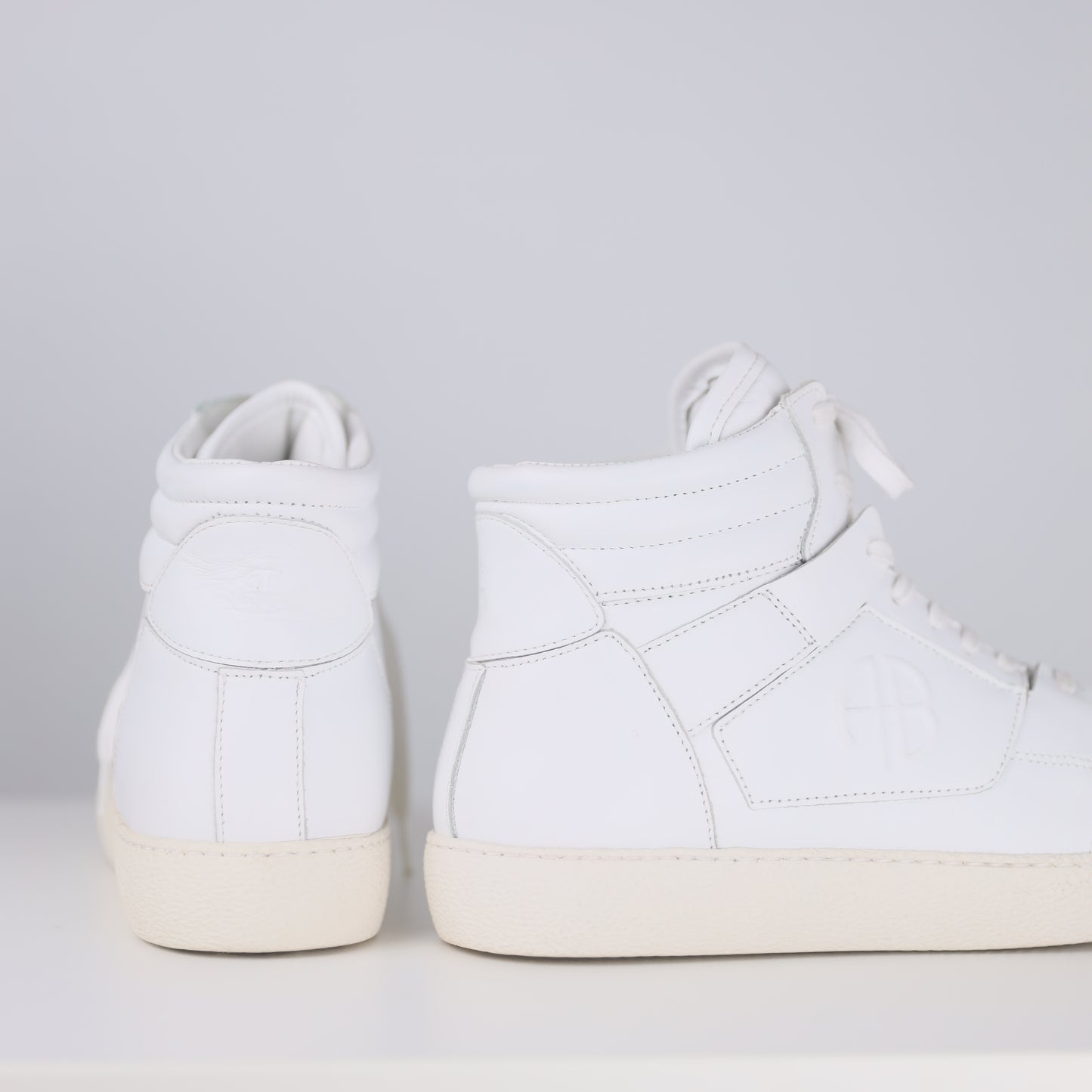 Anine Bing Sneakers