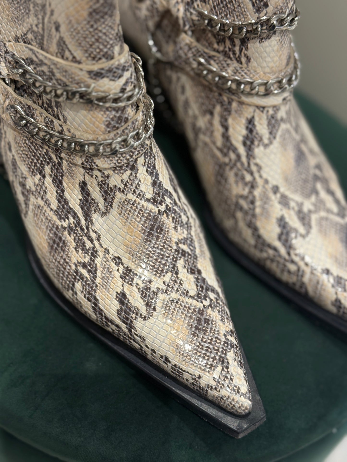 ANINE BING im Snake Print